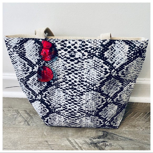 ✨LAST ONES✨CHIC PYTHON PRINT CANVAS TOTE BAG - Picture 2 of 7